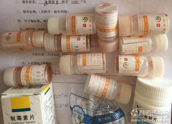 3個(gè)月以來(lái)給孩子用過(guò)的大大小小的十幾個(gè)藥瓶。
