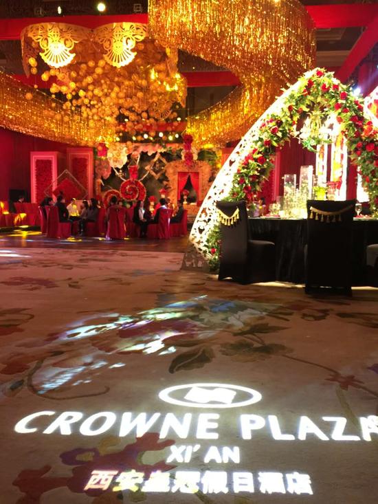 西安皇冠假日酒店成功举办2017亲在一起大型婚庆展
