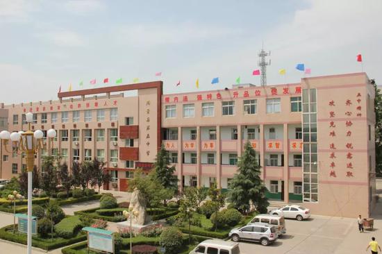周至縣第五中學(xué)美麗壯觀的校園