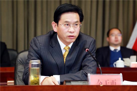 渭城区委书记余天西