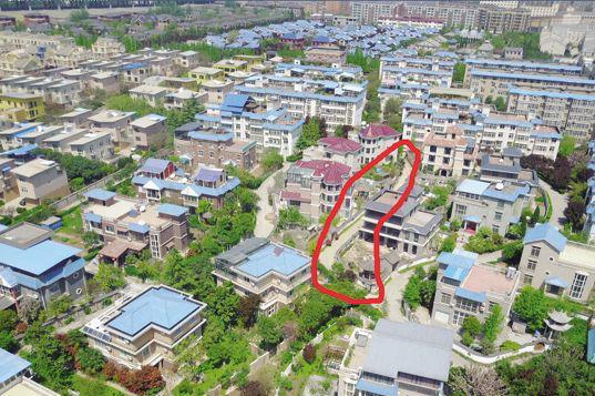 一別墅小區(qū)業(yè)主私占公共道路