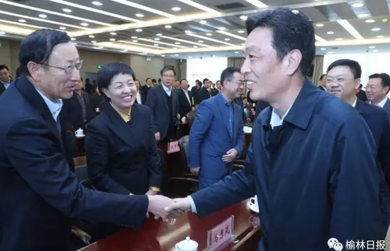 　戴征社與市級(jí)領(lǐng)導(dǎo)干部見(jiàn)面。
