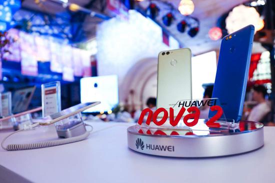 HUAWEI nova2與nova 2 Plus在西安東郊老鋼廠蘇酶咖啡正式發(fā)布