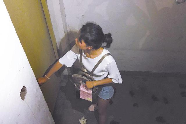 地震时他跑下20楼才发现 小区安全通道竟是死胡同