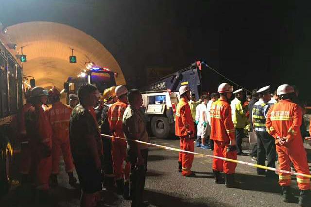 陕西发生重大车祸36人死亡 公安部长要求迅速查明原因