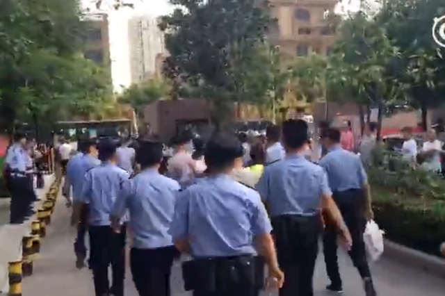 西安警方突袭传销窝点 仅一小区查获196名人员