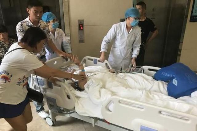 西汉高速交通事故伤者体征平稳 家属：松了口气