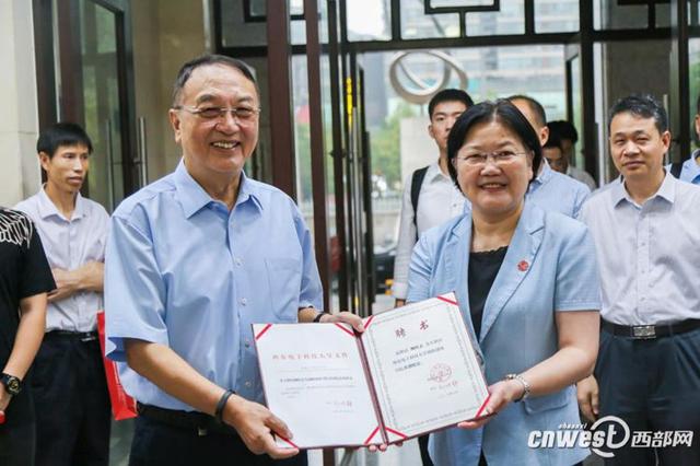 柳传志受聘为西电创新创业学院名誉院长