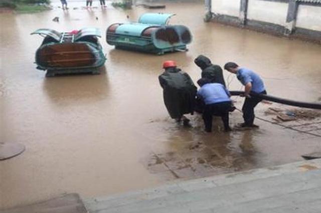 千阳遭遇暴雨袭击 部分民房被淹群众受困