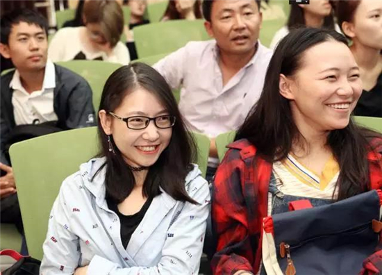 发布会现场气氛热烈 学生参与热情高昂