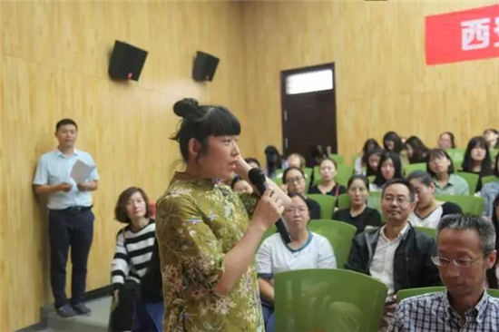 老师现场为同学们解惑，建议学生们要保持创作初心，遵循一定的创作规律、不被套路