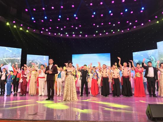 迈进新时代 永远跟党走主题文艺晚会成功举办