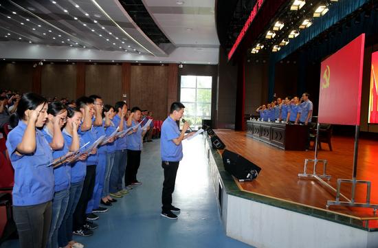 举党旗聚合力--汉中卷烟厂抓党建促生产经营纪实