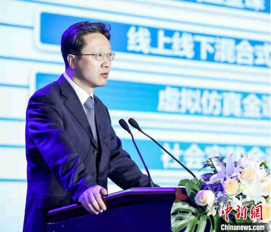 教育部高等教育司副司长徐青森演讲