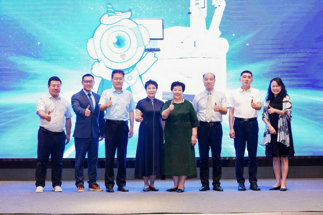 图为发布会现场专家合影