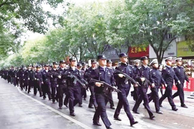 助推平安创建 兴平千名政法干警街头宣讲