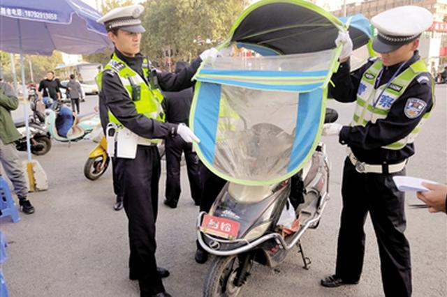 西安查处电动车违法驾驶 市民望公布可挂牌目录
