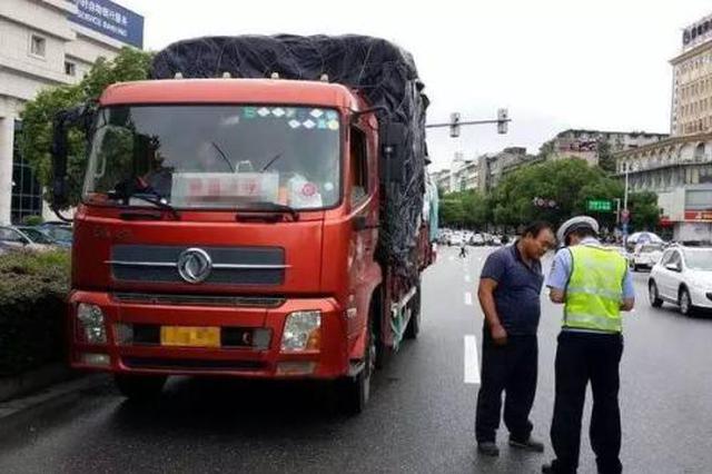 交警解读《关于柴油货车通行管理的通告》 公布补贴政策