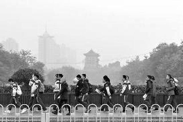 阴冷持续雾霾不散 西安部分地方有小雨或雨夹雪