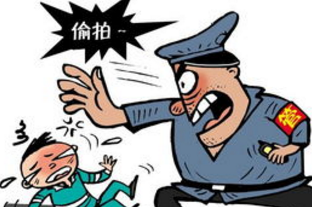 咸阳妙龄女子凌晨上厕所时遭海底捞员工偷拍