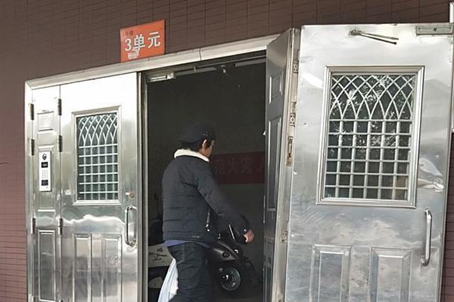 西安这几个小区公共设施缺胳膊少腿 业主找谁修