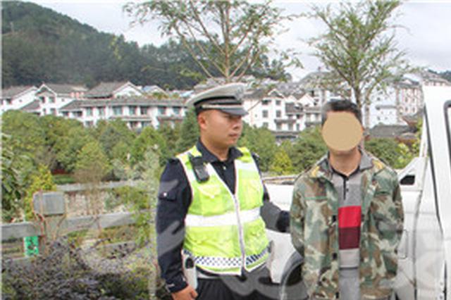 遇检查男子弃车逃跑 交警抓获后一查是逃犯