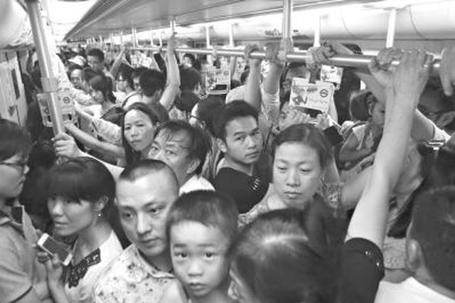 地铁口一句抱怨引厮打 年轻人赔15万获刑半年