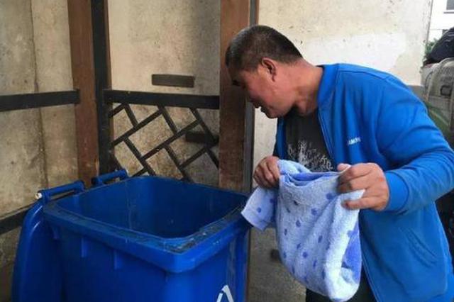西安一小区垃圾桶内发现弃婴 抢救无效后死亡