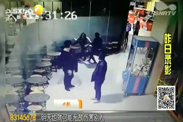 凌晨饭店里被搭讪 妙龄女遭拽头发殴打
