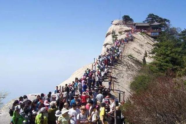 挤！万名游客爬华山观日出，游客“终于理解灭霸了”_新浪陕西_新浪网