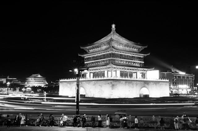 钟鼓楼等参与“熄灯一小时”(熄灯后) 本报记者 马昭 摄