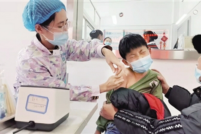 直击西安3-11岁人群新冠疫苗接种 室内暖和 接种有序