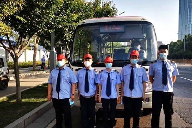 西安第二批社区巴士开始运营 “黑蹦蹦”“黑摩的”生存空间被挤压