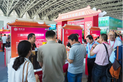 嘉宾品鉴柳林酒