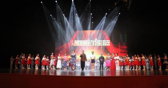 人民剧院 2a2e-icapxph8762474.jpg