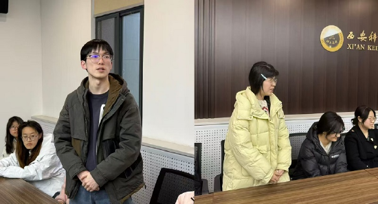 学生现场参与讨论