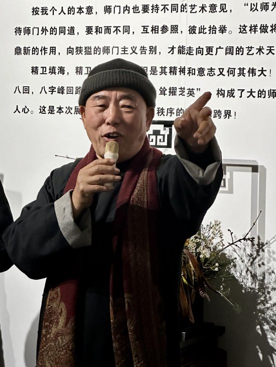 旅美画家范炳南发言