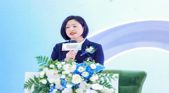 （大明宫建材钻石店总经理席燕女士发表致辞）
