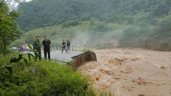 商洛移动奋战一线抗洪抢险保通信
