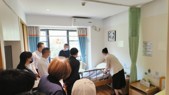 参观养老社区现场
