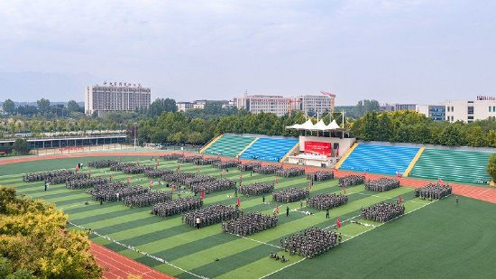 军训队伍集合完毕