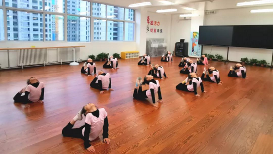 艺术体操课