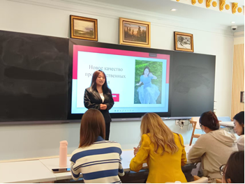 学生参加俄语演讲比赛