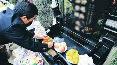 工作人員代客祭掃
