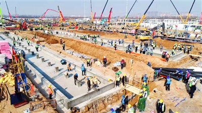 西安市公共衛(wèi)生中心項(xiàng)目建設(shè)現(xiàn)場 通訊員 藺進(jìn)士 馬磊 攝