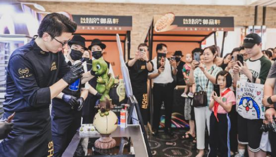 大师秀现场吸引众多市民围观