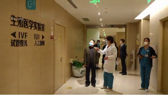 西安安琪儿妇产医院副院长韩春玲等院领导陪同陕西妇女儿童基金会刘克辉秘书长一行参观西安安琪儿妇产医院