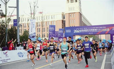 3月28日，西咸新区沣西新城半程马拉松鸣枪开赛，3500名跑友齐聚沣西新城，体验运动的快乐。 本报记者 周婷婷 摄