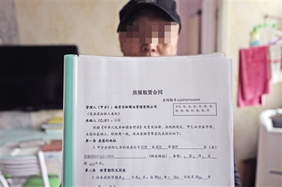 签订的租房合同 本报记者 王晓峰 摄