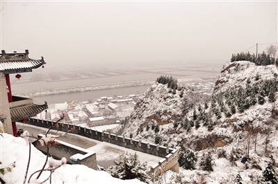 2月24日，一场大雪让大荔县范家镇黄河湿地更加美丽 李世居 本报记者 代泽均 摄